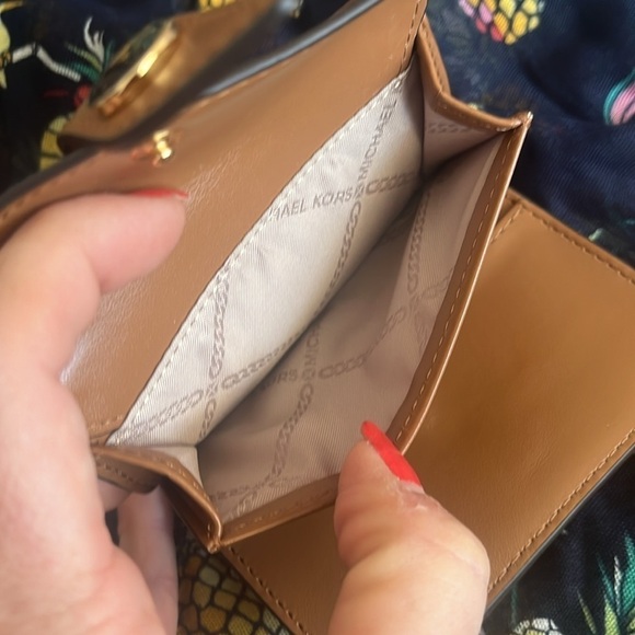 Brand New Michael Kors Vanilla Acorn Small Tab Card Case Holder Snap Close - Picture 11 of 15